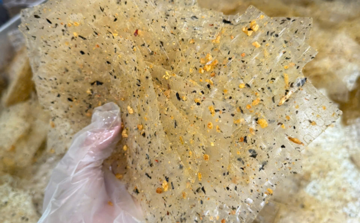 Bánh tráng trộn rong biển cháy tỏi hành phi